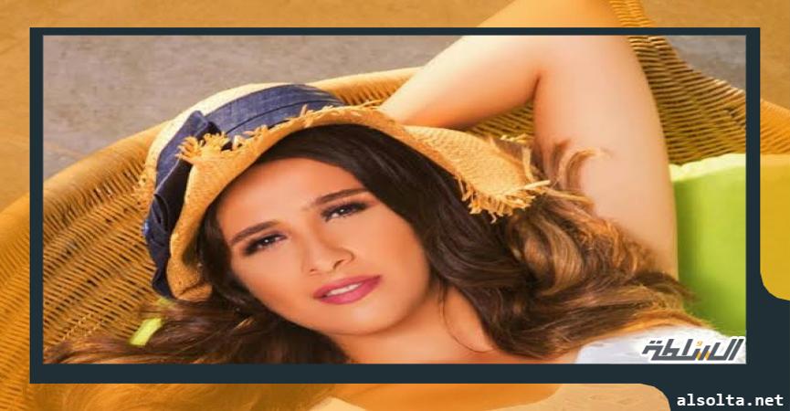 الفنانة ياسمين عبدالعزيز